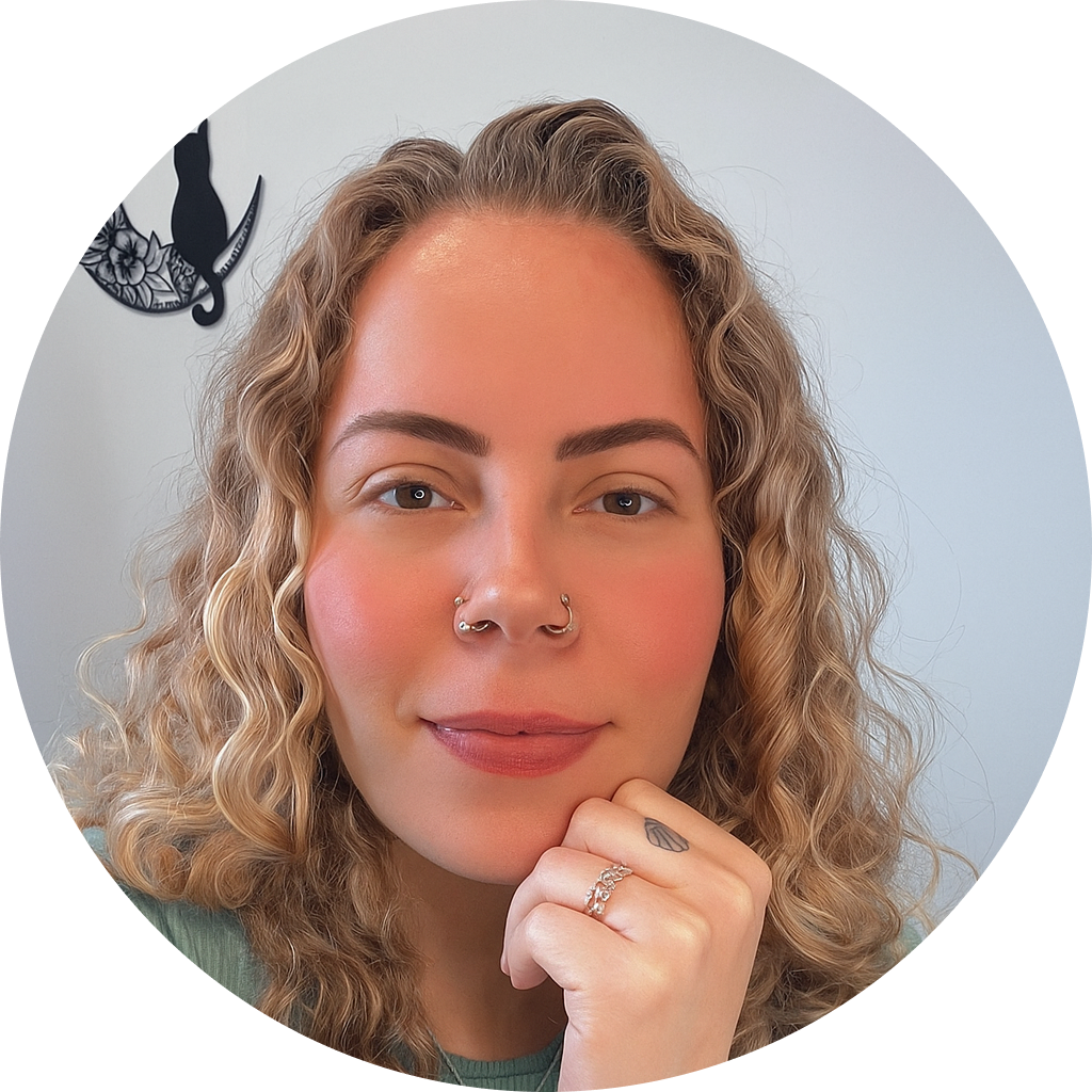 Fernanda — therapist on video call